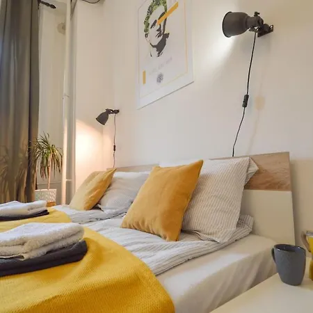 Pavla Papa - Bright & Νόβι Σαντ