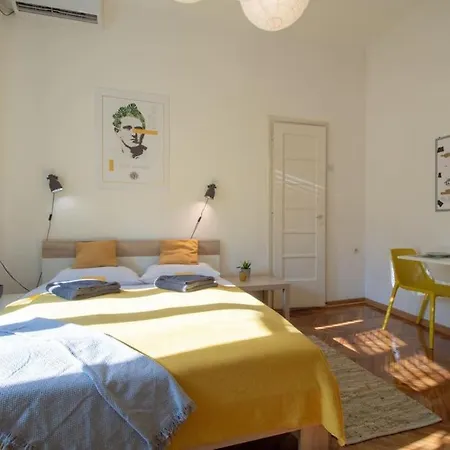 Apartment Pavla Papa - Bright & Novi Sad